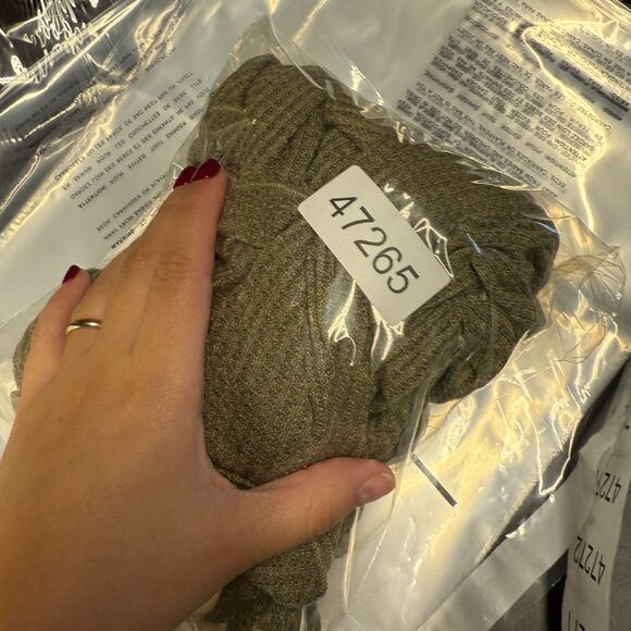 Fashion Sweater Pullover Women L Large Gray V-Neck Knit Waffle Ruffle Casual - Picture 7 of 7